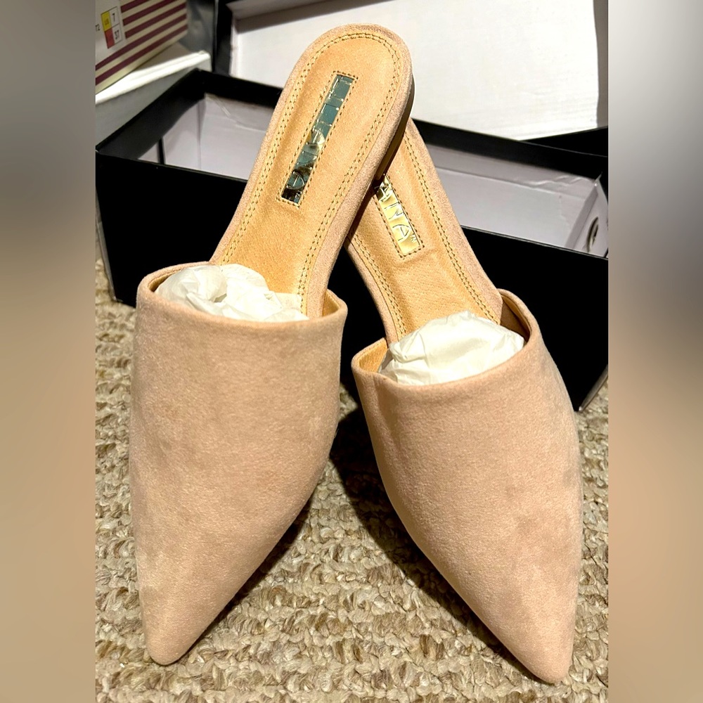 Nude flats